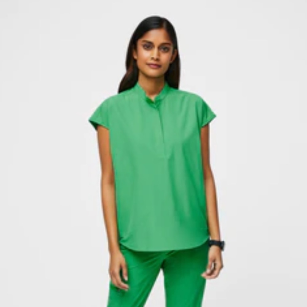 Figs Safety Green Rafaela™ FREEx™ - Oversized Scrub Top - M / Safety Green